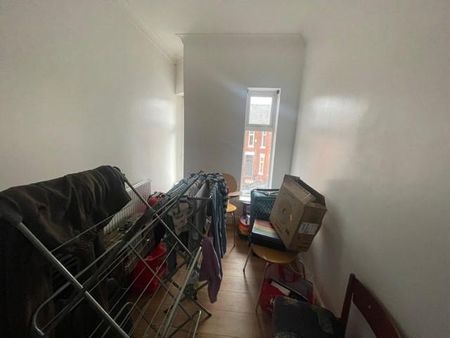 4 bedroom private hall to rent - Photo 5