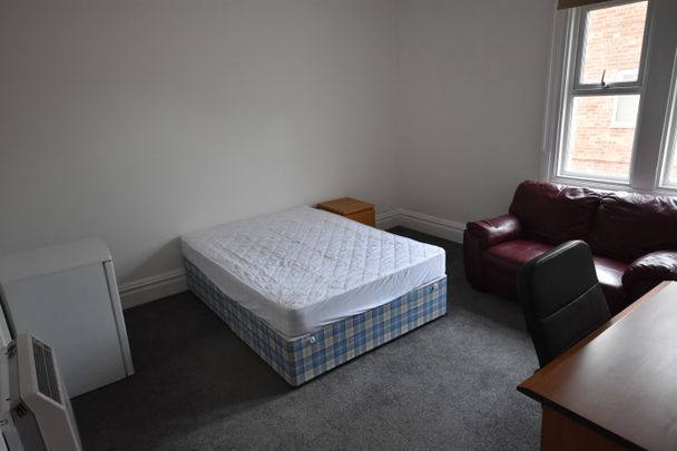 1 bed Room in Shared House - To Let - Photo 1