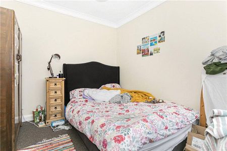 5 bedroom end of terrace house to rent - Photo 2