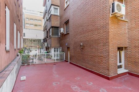 Large room in calle Martin de los Heros - Photo 2