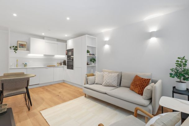 Ashford Road, Eastbourne - Photo 1