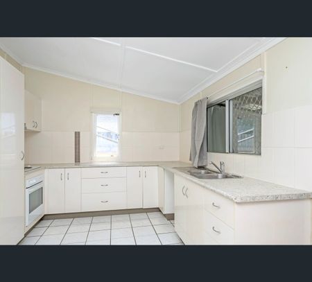 33 Perkins Street, South Townsville, Qld 4810 - Photo 3