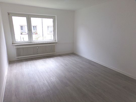 Sanierung 2-Zimmer-Erdgeschosswohnung Für Besichtigungen bitte erst ab Mitte Oktober bei uns melden! - Foto 1