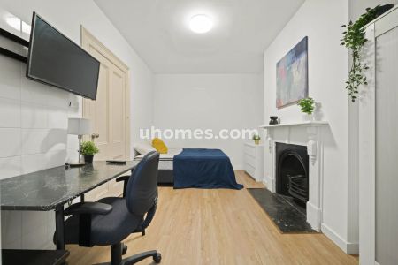 Room 5 (Studio) - Photo 4