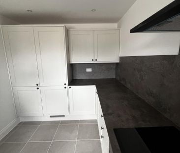 2 bedroom end of terrace house to rent - Photo 1