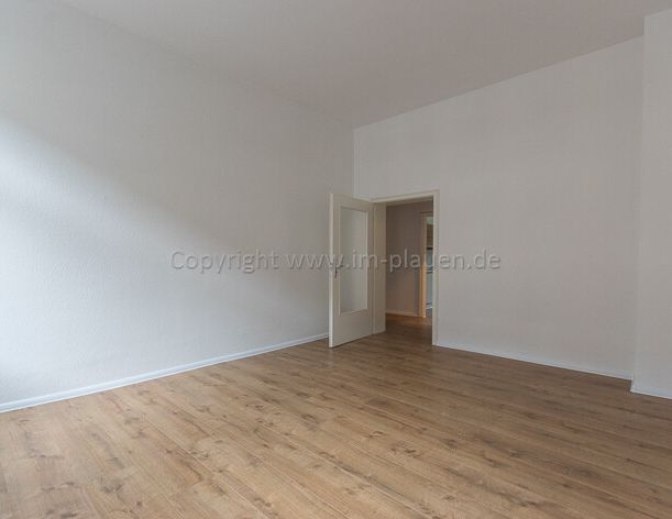 moderne Einbauküche - Bad mit Wanne - 1.Obergeschoss 3-Zimmerwohnung in Plauen zur Miete - Photo 1