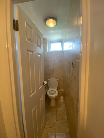 1 bedroom in a flat share to rent - Photo 5