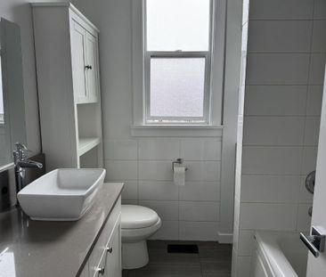 130 Lonsdale Avenue apartment — North Vancouver, BC (1-Bedroom) - 1 Bedroom - Photo 3