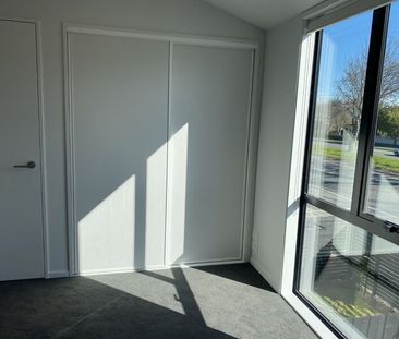 Conveniently Located - Photo 3