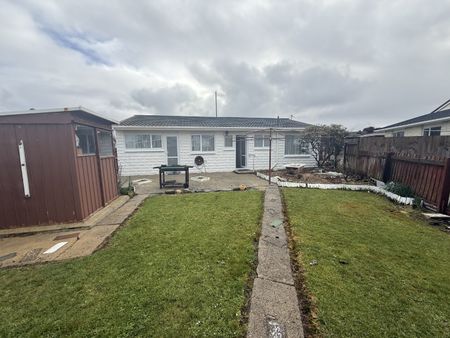 Spacious 3-Bedroom Home for Rent in Saint Kilda - Photo 3