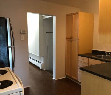 Kline - 1 Bedroom Main Floor Flat off Quinpool! - Photo 3