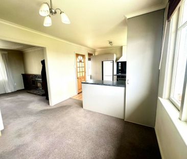 Three bedroom home - Periodic tenancy or short term - Photo 1
