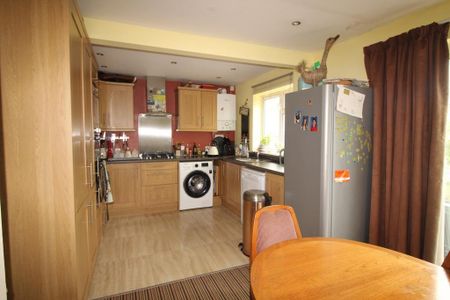 3 bedroom terraced house to rent - Photo 4