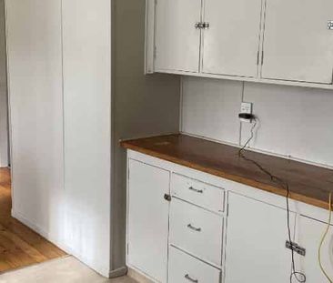 Spacious Family Home in Prime Location! - Photo 4