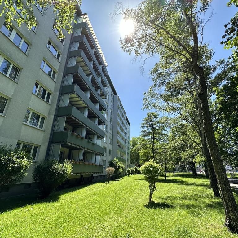 Lichterfüllte 2-Raum-Wohnung mit Balkon - Foto 1