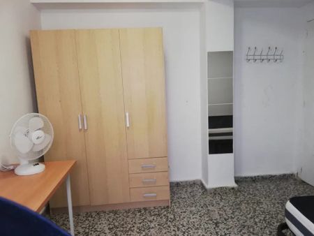 Carrer dels Lleons, Valencia, Valencian Community 46022 - Photo 3