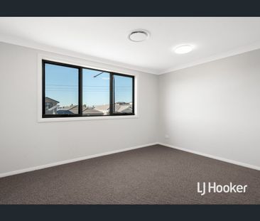 5 Bedroom Home - Great Location! - Photo 2