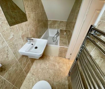 4 bedroom detached to let - Photo 4