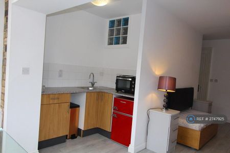 Studio to rent - Photo 4