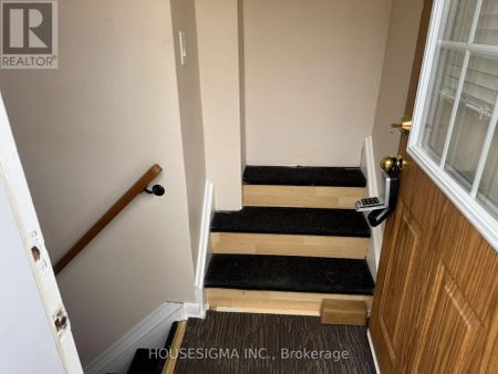 1357 SHARBOT - BASEMENT STREET - Photo 3