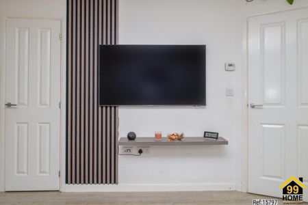 3 bedroom semi-detached house to rent - Photo 2