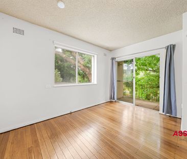 Studio Apartment - MINUTES WALK TO SHOPS AND TRAIN STATION - Photo 2