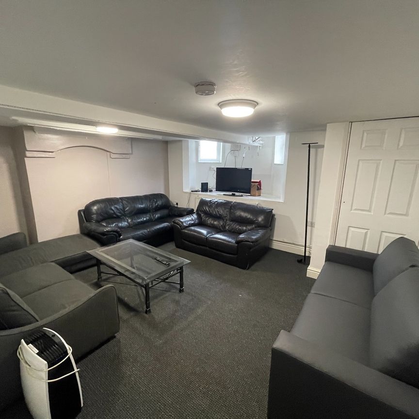 8 Bed Terraced House, Arthur Street, NG7 - Photo 1