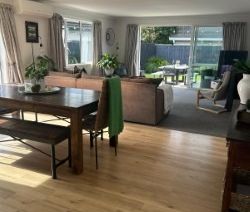 This very tidy 3-bedroom, 2-bathroom home offers comfortable modern... - Photo 1