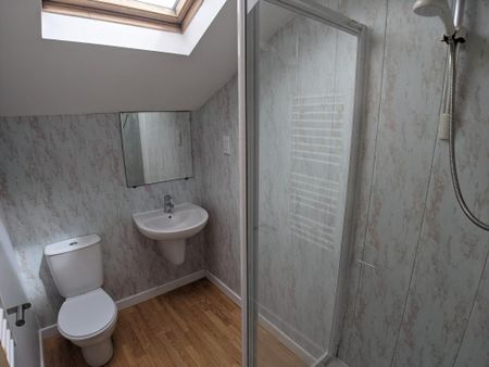 3 bedroom flat to rent - Photo 3