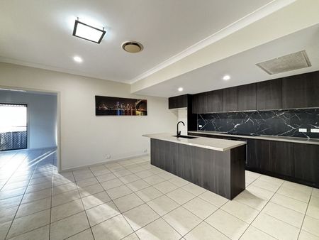 Luxury 5 bedroom house in Calamvale - Photo 3