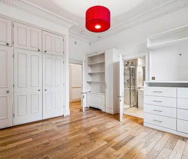 3 bedroom flat in South Kensington - Photo 1