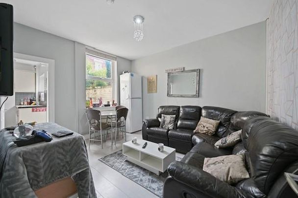 4 bedroom terraced house to rent - Photo 1