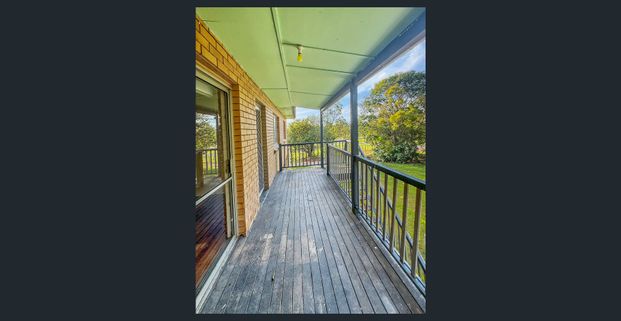 Spacious Acreage Living – Perfect for Families! - Photo 1