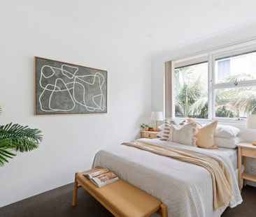 Bright beachside home close to shops and cafés - Photo 3