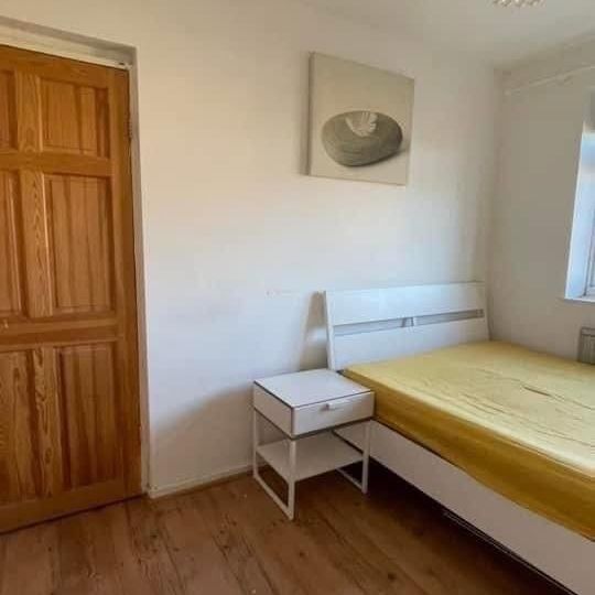 Room in a Shared House, Ellsworth Street, E2 - Photo 1