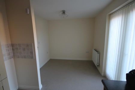 2 bedroom semi-detached house to rent - Photo 2