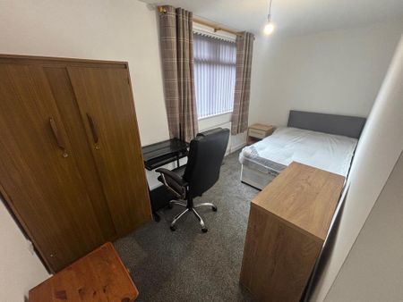 3 bedroom semi-detached house to rent - Photo 2