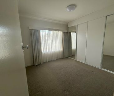 4-Bedroom Family Home in South Tamworth – Modern Living with Plenty... - Photo 3