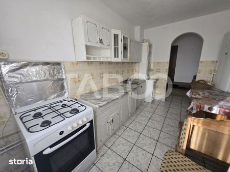 Apartament 2 camere de inchiriat 52mp decomandat balcon Strand Sibiu - Photo 2