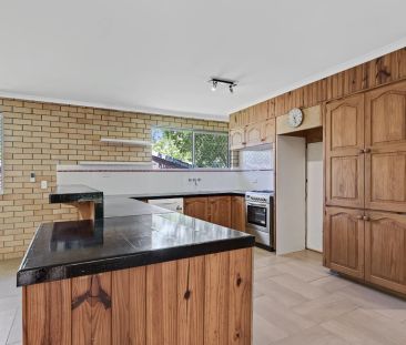 Lowset Family Home in perfect location - Photo 3