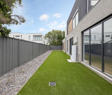 Spacious 4-Bedroom Townhouse for Rent - Photo 4