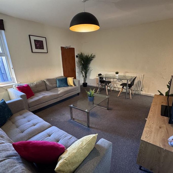 4 bedroom semi-detached house to rent - Photo 1