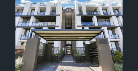 SPACIOUS & OVERSIZED APARTMENT WITH COMMON ROOFTOP - Photo 5