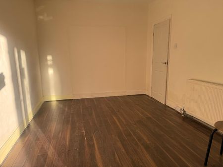 2 Bed Semi-Detached House, Talbot Road, LU2 - Photo 3