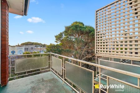 Beautifully Presented 2 Bedroom Unit - Photo 2