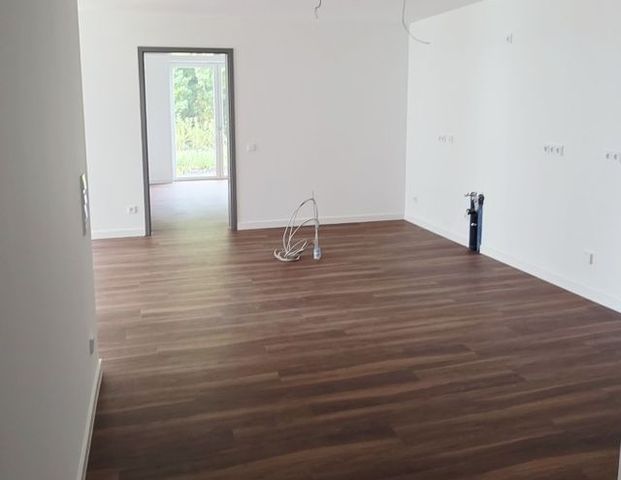 Attraktiver Neubau, Traumausstattung, große Terrasse, ruhige Lage mit viel Grün! - Foto 1