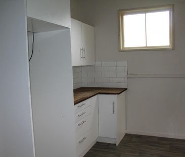 Large Villa with fully fenced backyard! - Photo 1