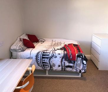 5 bedroom private hall to rent - Photo 3