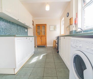 128 Alcuin Avenue - Photo 1