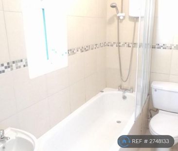 2 bedroom maisonette to rent - Photo 2